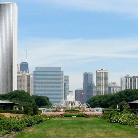 2Br Airy & Tidy Apt With Free Covered Parking - Central Modern Chicago Exterior photo